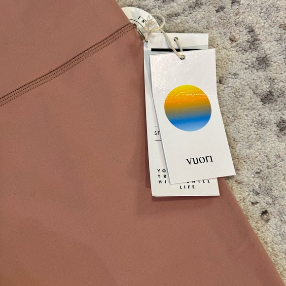 Vuori Women's CB Studio Yoga Leggings Color Light Terracota Size Medium NEW - Picture 3 of 11